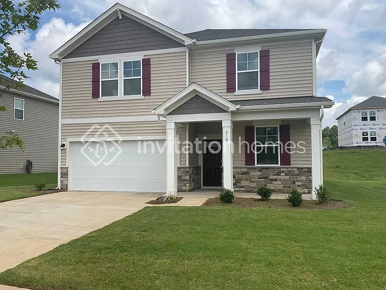 810 Olde England Dr — Photo 1