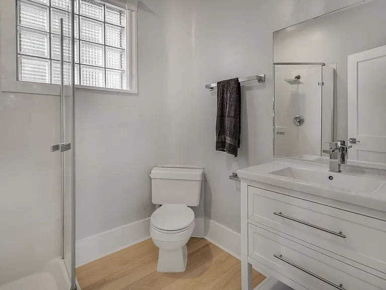 710 E State St — Photo 12