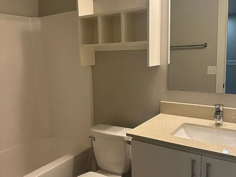 732 SW 14th St #14 — Photo 3