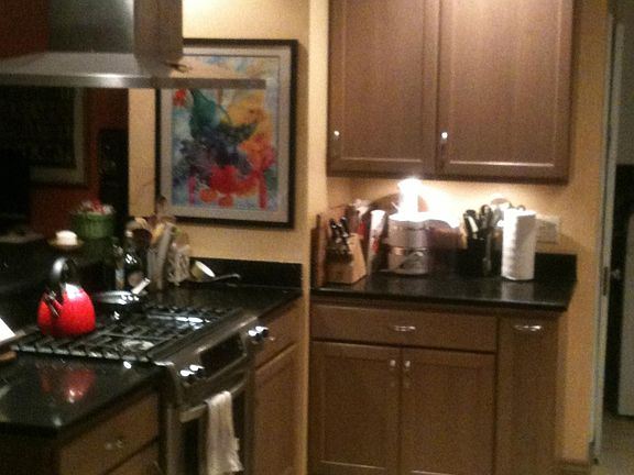 5th image of 625 W Monterey Ave