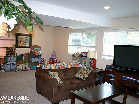 4th image of 2966 Bolingbroke Dr