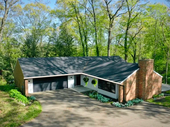 1600 Signal Point Dr, Niles, MI 49120