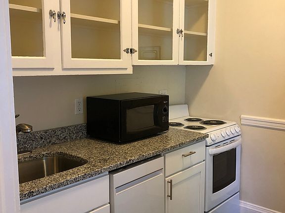 2nd image of 1470 Beacon St #1A