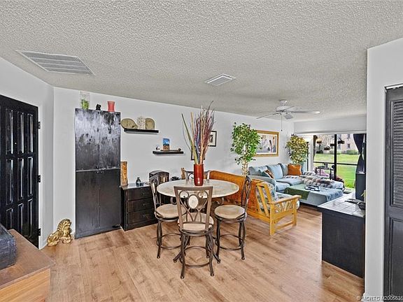5th image of 1943 NE Collins Cir APT 50