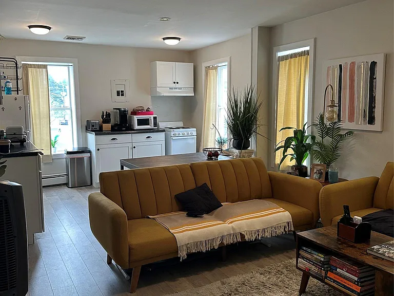 29 N Main St #3E — Photo 3