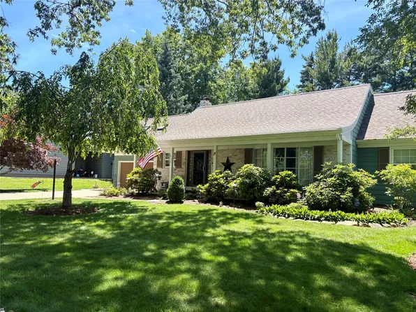 810 Wedgewood Dr, Erie, PA 16505