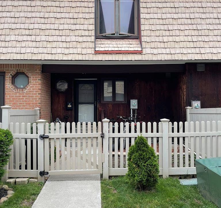 1st image of 8 Heritage Drive #D