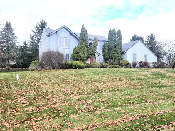 1660 Pond Shore Dr, Ann Arbor, MI 48108