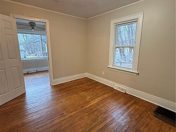 5th image of 805 Carpenter St