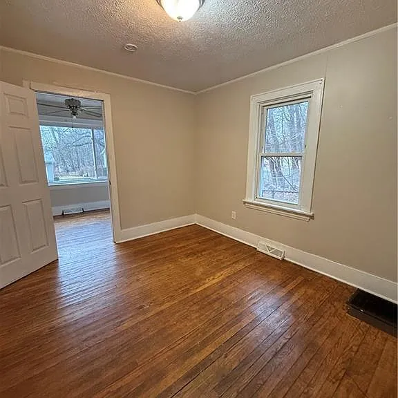 805 Carpenter St — Photo 5