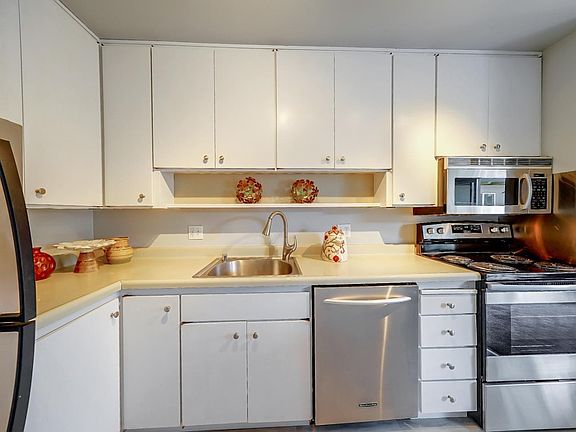 5th image of 847 N Humboldt St APT 401