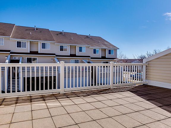 Brittanys Townhomes & Apartmets Patio