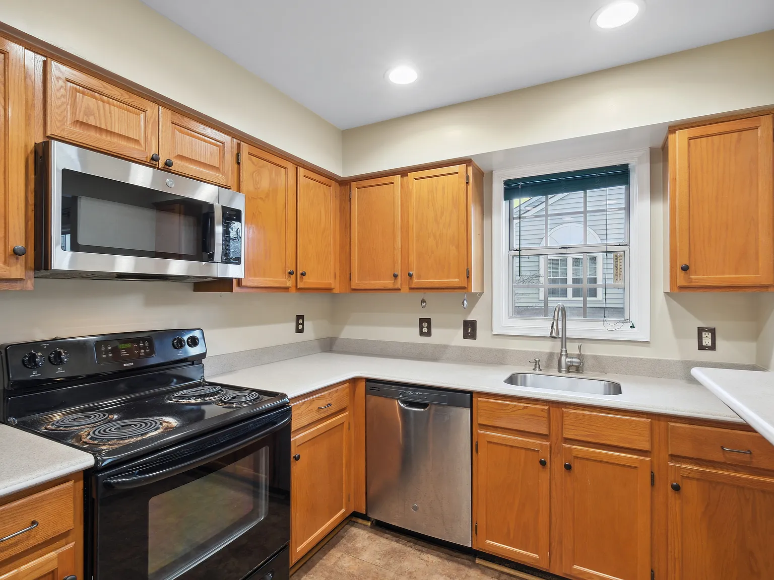 2 bed, 1612 sqft, $2,550 — Photo 2