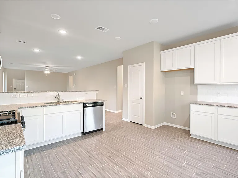 10714 Catclaw Ct — Photo 9