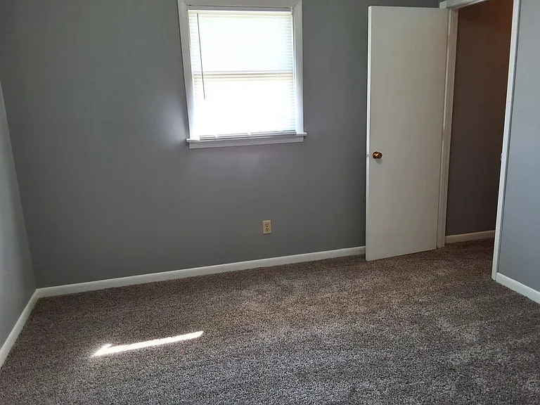 253 University Dr — Photo 21