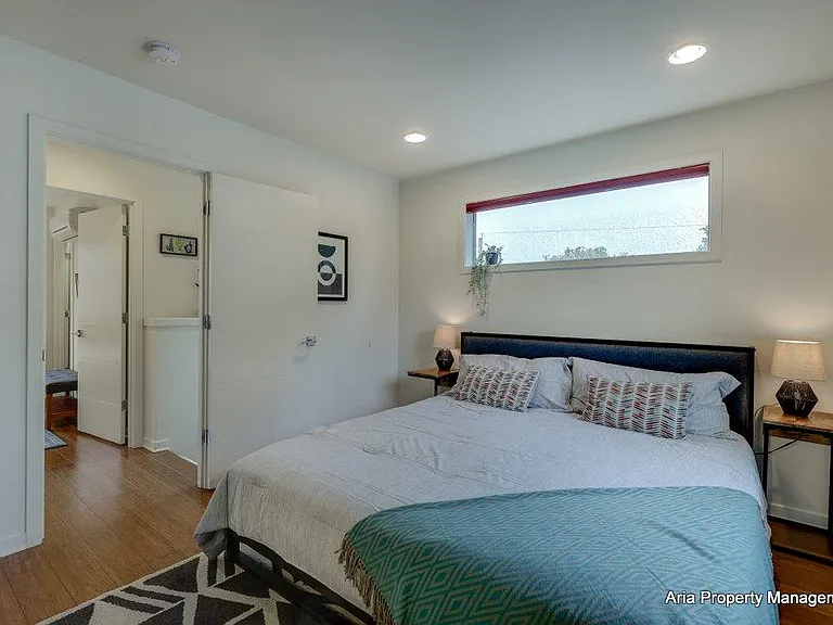 163 SE 13th Ave — Photo 22