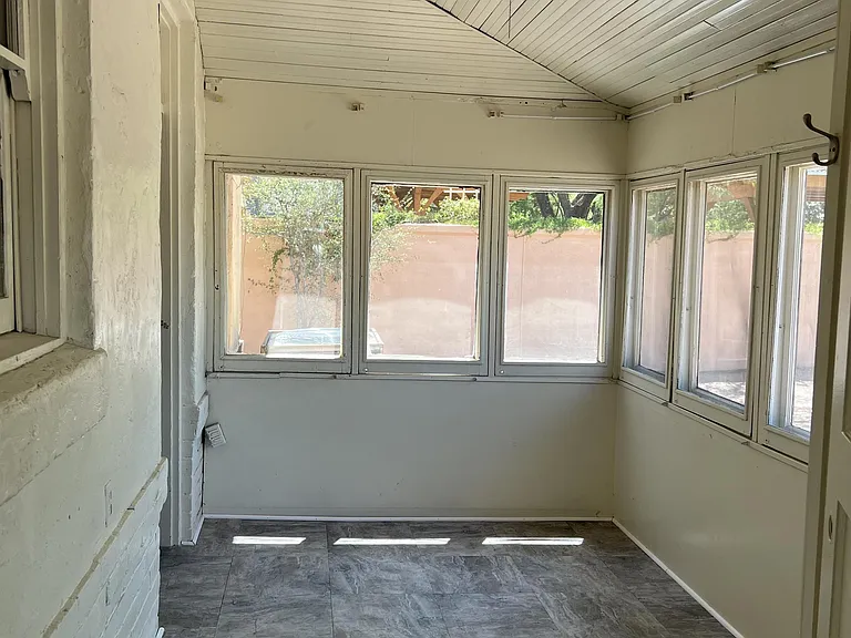 704 E University Blvd — Photo 3