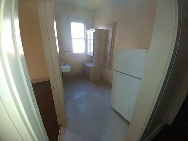 2nd image of 1006 Miller St APT 5