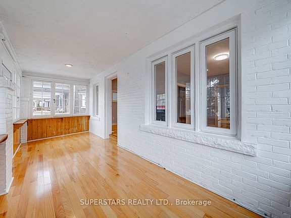 3rd image of 1587 Dufferin St W
