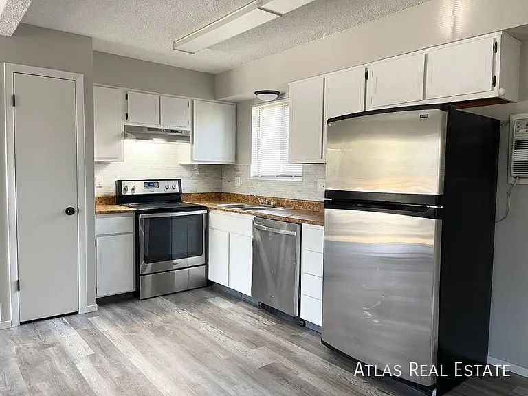 1930 W Yampa St #A — Photo 2