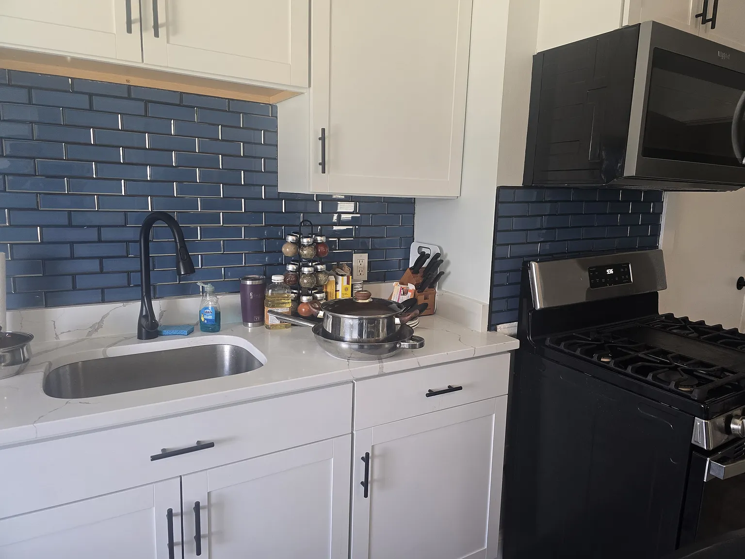 3 bed, 1000 sqft, $2,500 — Photo 2