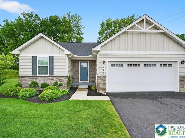 4244 Cypress Ln, Whitehall, PA 18052