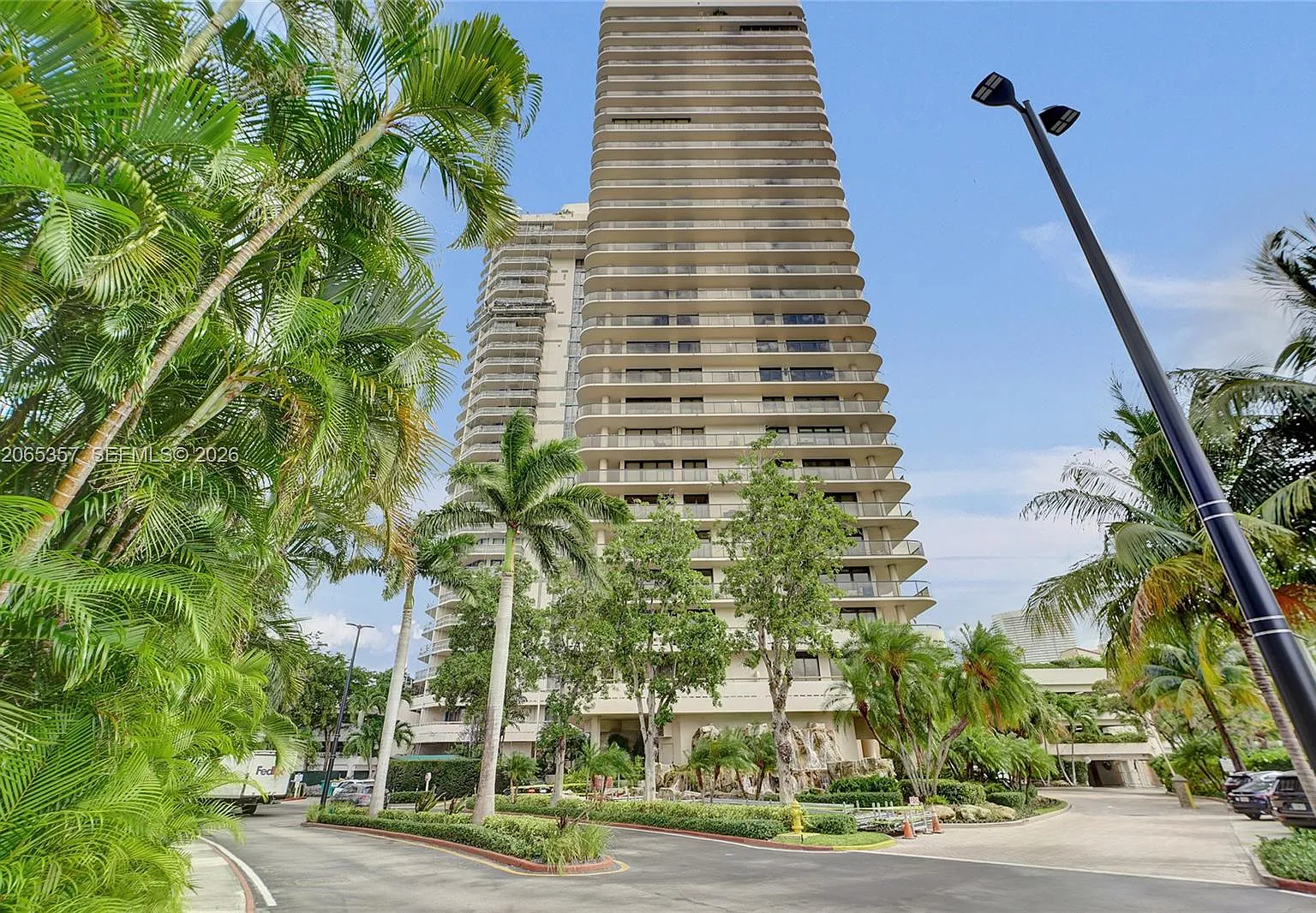Turnberry Isle South Cond — Photo 1