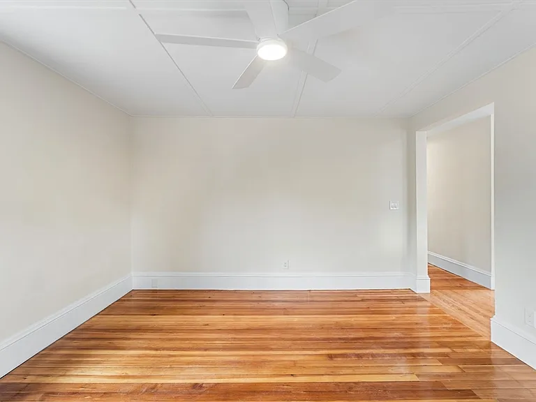 29 Sylvan St #2 — Photo 9