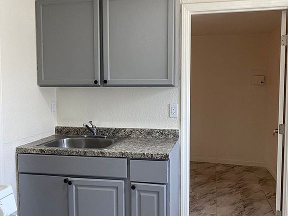 5th image of 462 Delhi Ave #1