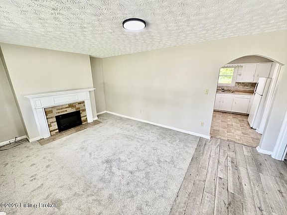 4th image of 207 Rizer Ave