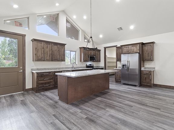 5th image of 140 N Retreat Dr