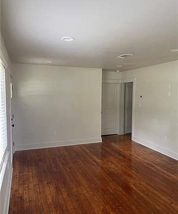 2nd image of 523 N Van Buren St