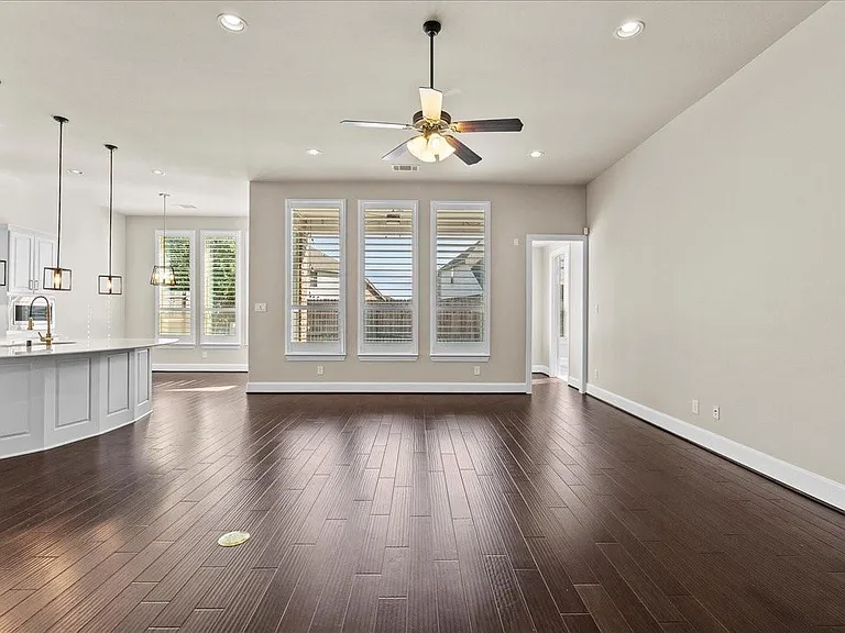 1117 Hancock Springs Ln — Photo 13