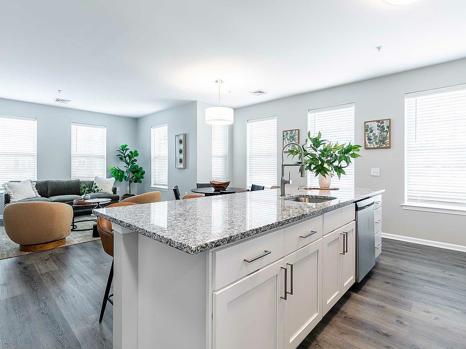 Experience modern living in this beautifully designed open-concept space, perfect for relaxation and entertainment.