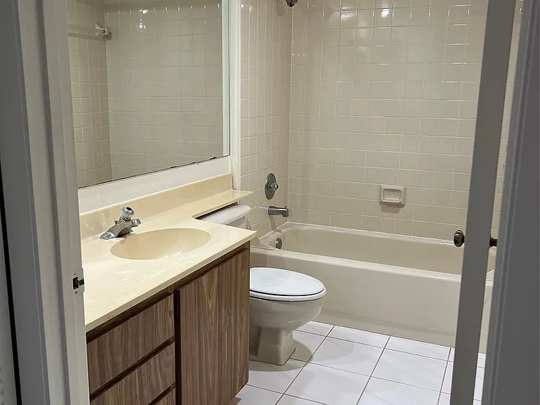 1526 Whitehall Dr #402 — Photo 14