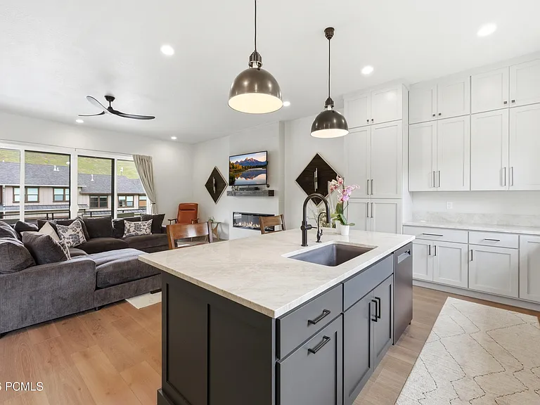 519 W Ascent Dr — Photo 10
