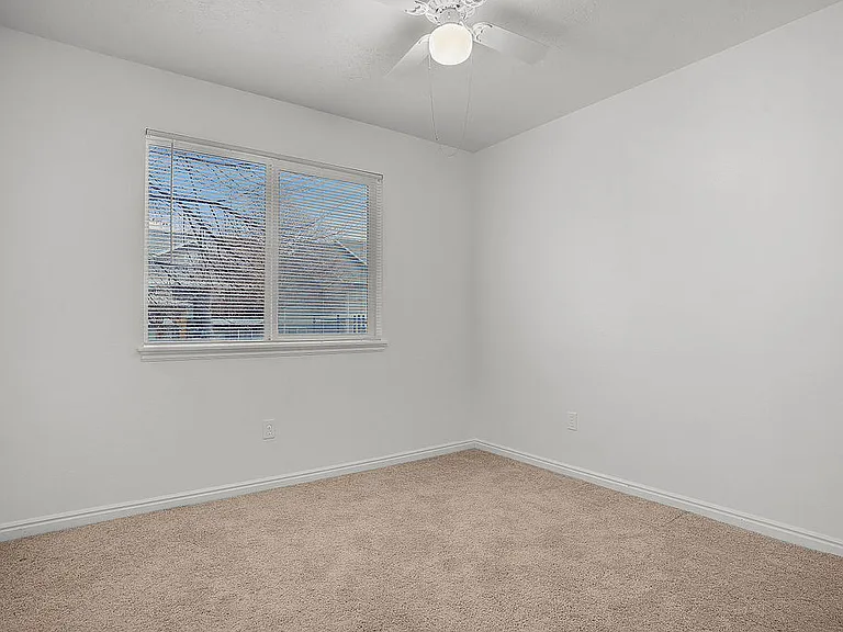Lakeview Apartments — Photo 9