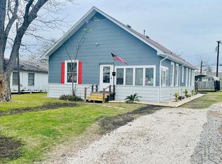 707 W Hugo St #707, Yoakum, TX 77995