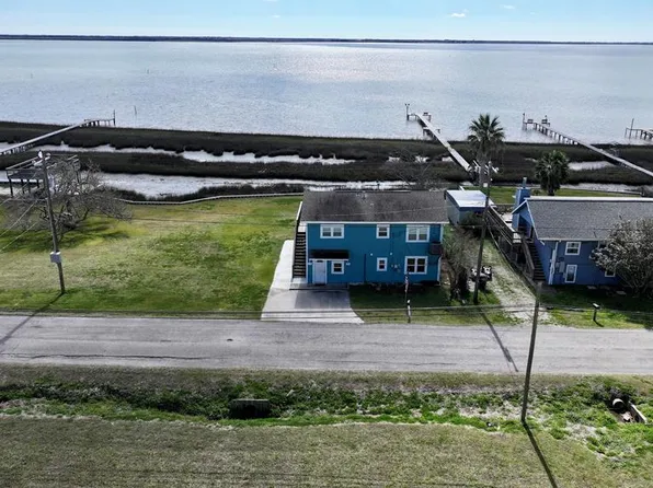 401 E Bayshore Dr, Palacios, TX 77465