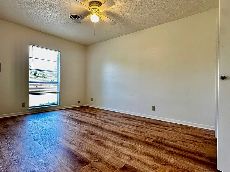 210 Frederick Rd — Photo 10