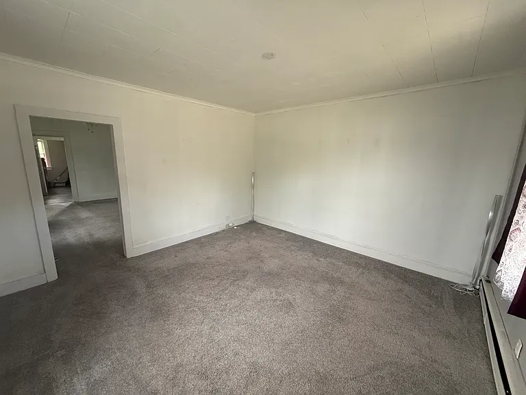 327 Keyser Ave — Photo 4