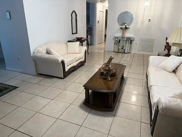 3 bed, 2.0 bath, 1879 sqft, $2,500 — Photo 3