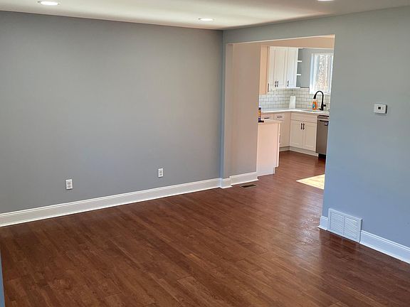 4th image of 9 Grace St #1