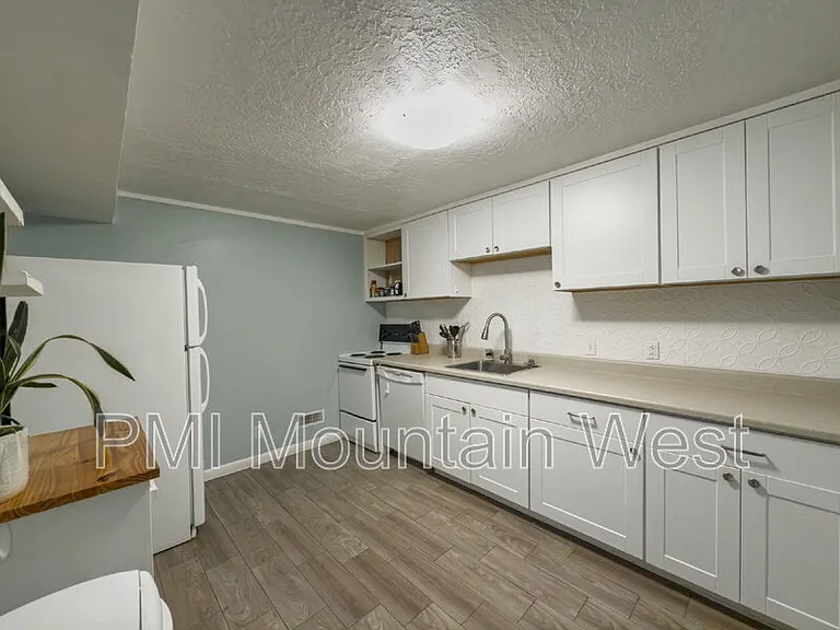 2122 S 1800 E — Photo 54