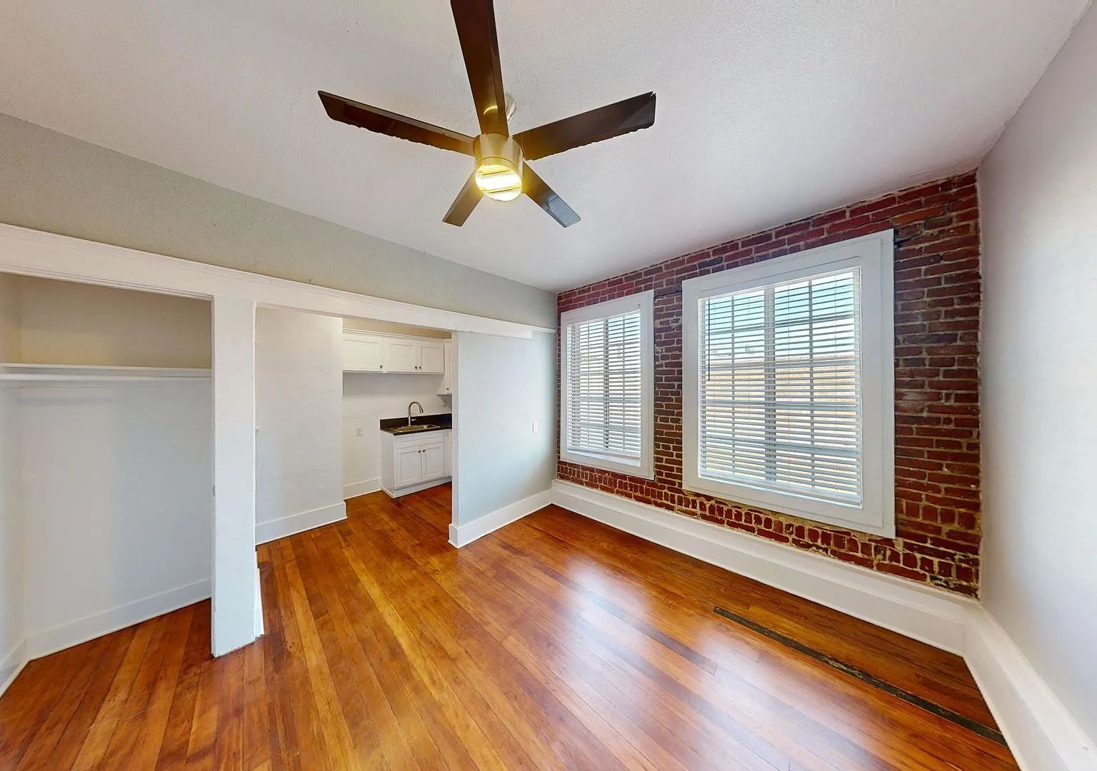 Broadway Apartments... Great Location...Remodeled...CALL NOW! — Photo 3
