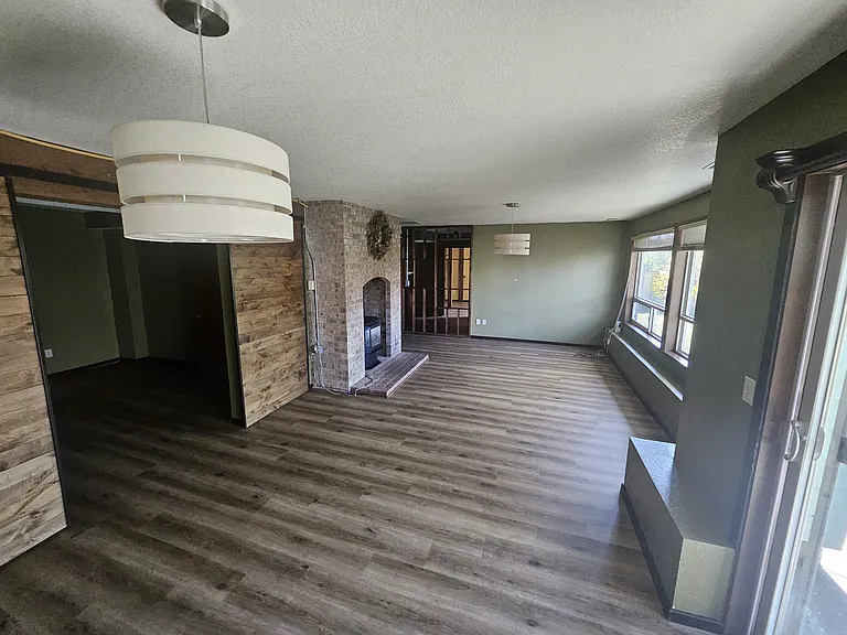 4402 Glasgow Way — Photo 26