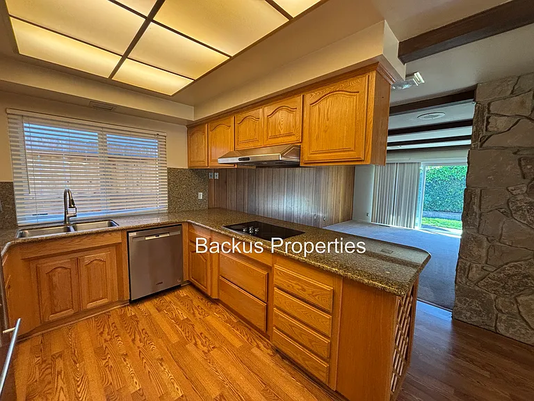 1150 San Diego Dr — Photo 8