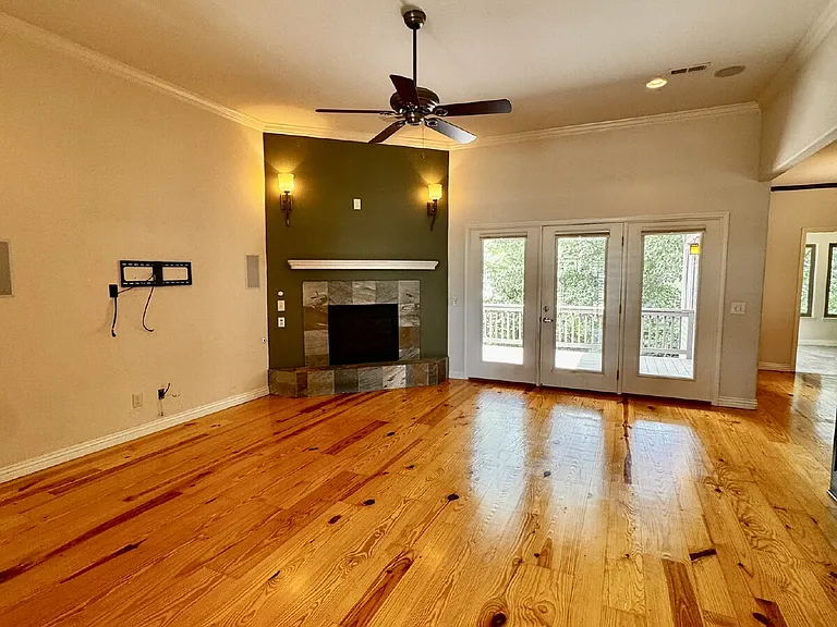 723 Lakeview Dr — Photo 4