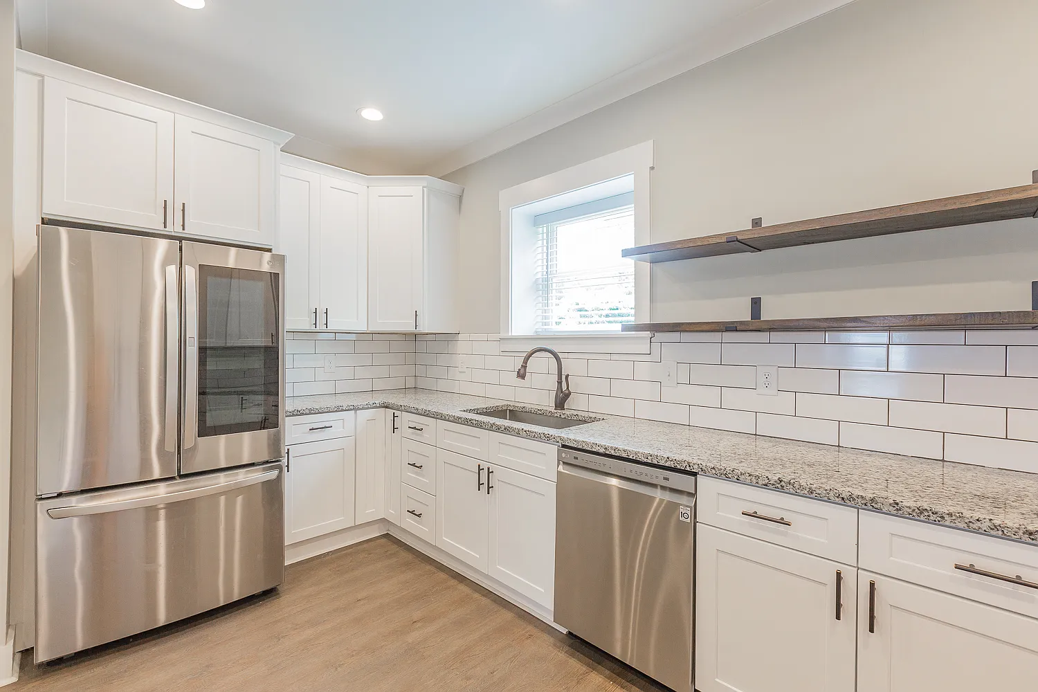 4 bed, 2.5 bath, 2400 sqft, $2,475 — Photo 3