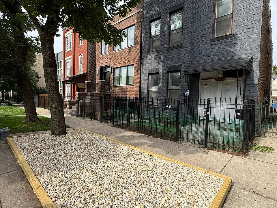 834 N Mozart St #2R